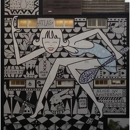 ゲストハウス On The Roof 4*